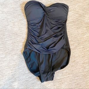 La Blanca Swimsuit Size 8 Black Ruched Strapless